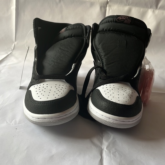 Authentic Air Jordan 1 Retro High OG White/Bleached Coral-Black - Picture 5 of 8